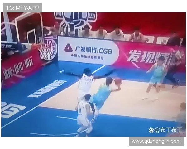 CBA青岛国信海天对福建足球:跨界对战精彩瞬间 CBA青岛国信海天对福建足球:跨界对战精彩瞬间